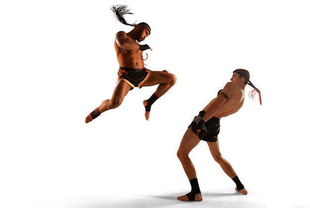 Lutadores de boxe tailandês de muay thai