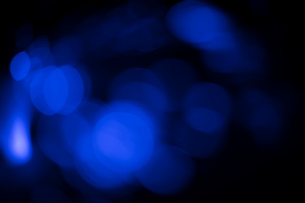 Luz azul passando pela fibra ótica