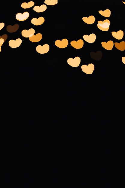 Foto grátis luzes amarelas em forma de coração