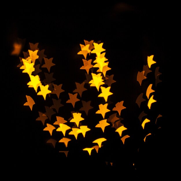 Luzes amarelas em forma de estrela