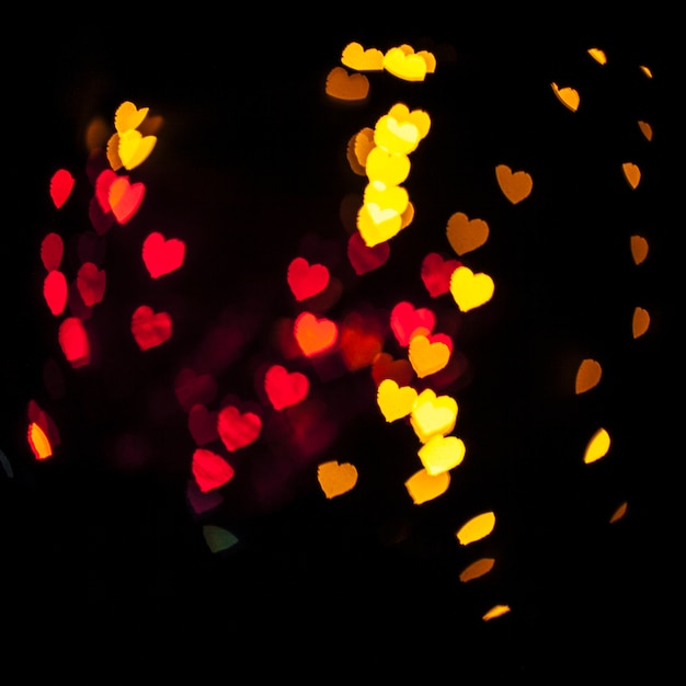 Luzes brilhantes em forma de coração
