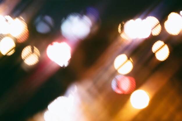 Luzes desfocadas da cidade à noite