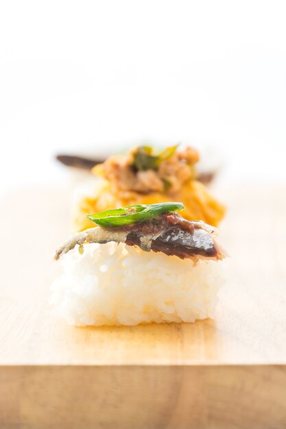 Maçã frito com molho de camarão Sushi