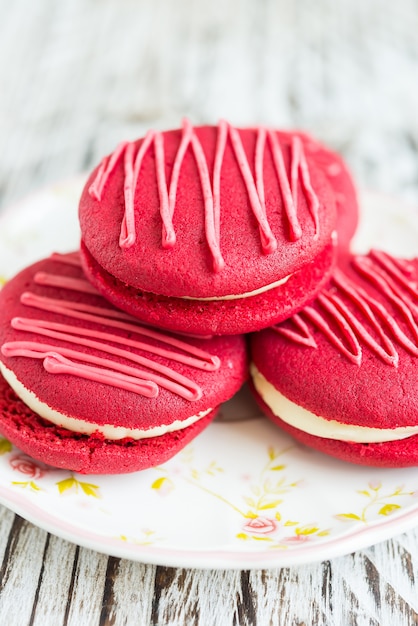 Macaroon de veludo vermelho