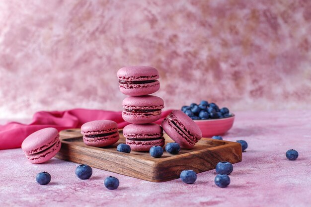 Macaroons com mirtilos.