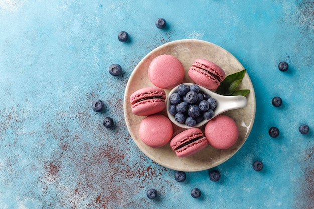 Macaroons com mirtilos.