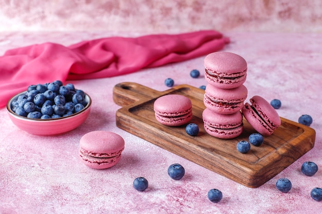 Foto grátis macaroons com mirtilos.