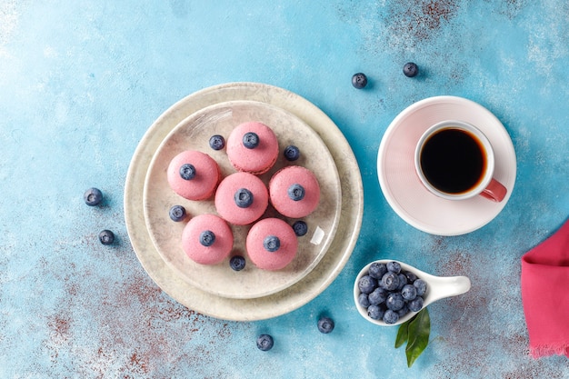 Macaroons com mirtilos.