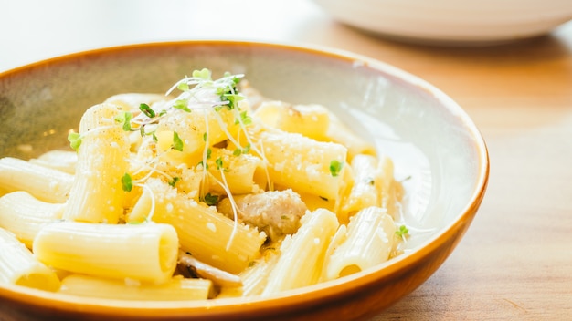 Foto grátis macarrão com cogumelos