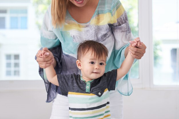 Mãe brincando com seu filho