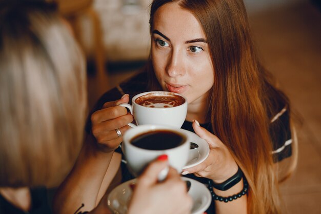 Mãe, com, filha, em, um, café