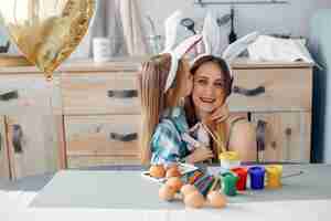 Foto grátis mãe, com, filha pequena, em, um, cozinha