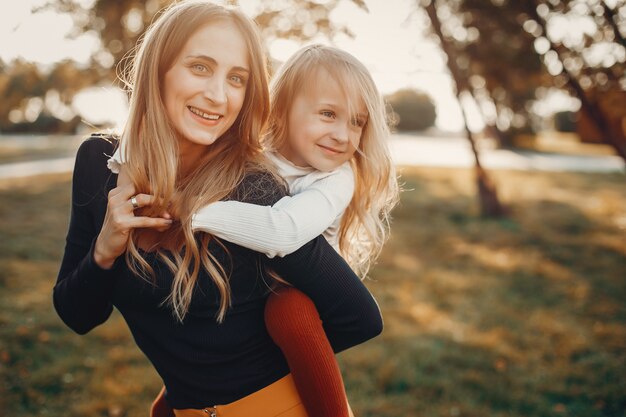 Mãe, com, filha pequena