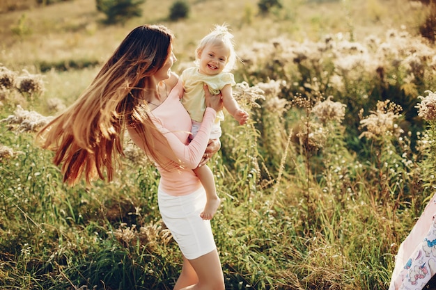 Mãe, com, filha pequena