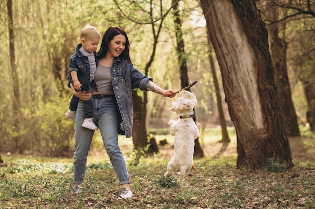 Mãe, com, filho, e, cão