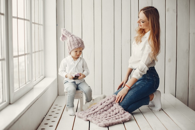 Mãe, com, filho pequeno, em, um, sala