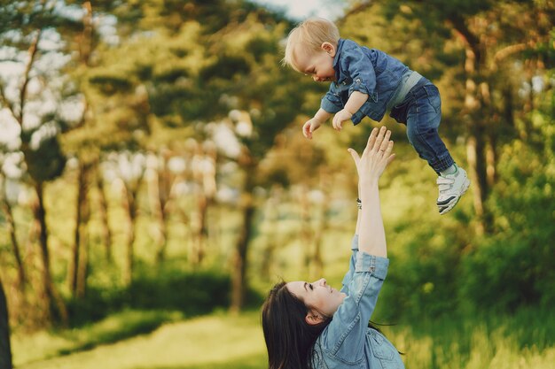 mãe com filho