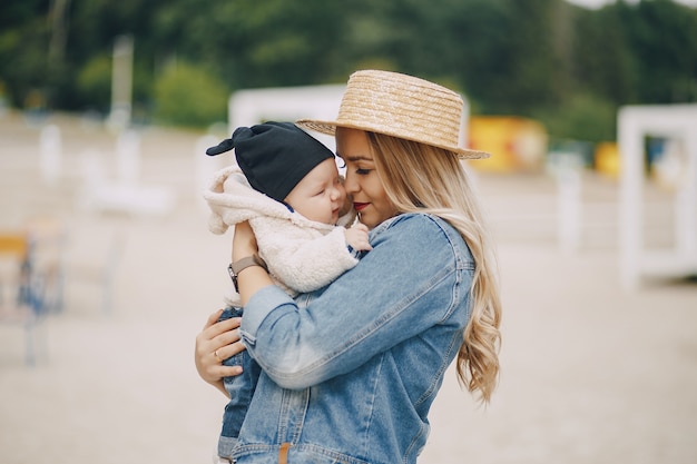 Foto grátis mãe com filho