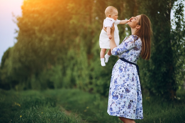 Mãe, com, toddler, menina