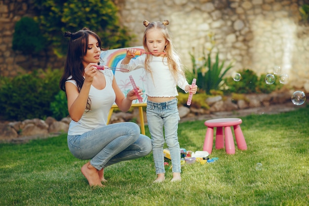 Mãe e filha de desenho