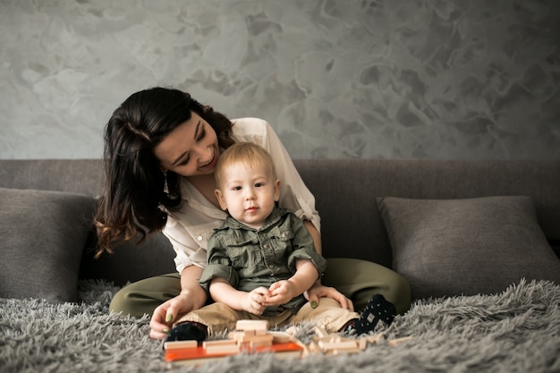 Mãe e filho dela