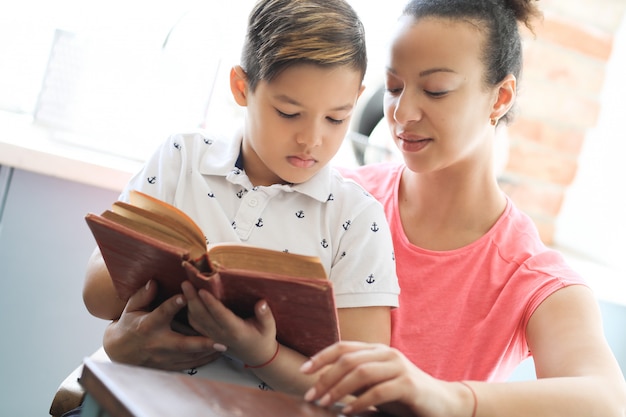 Foto grátis mãe e filho