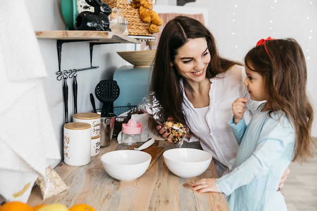 Mãe filha, tendo, pequeno almoço