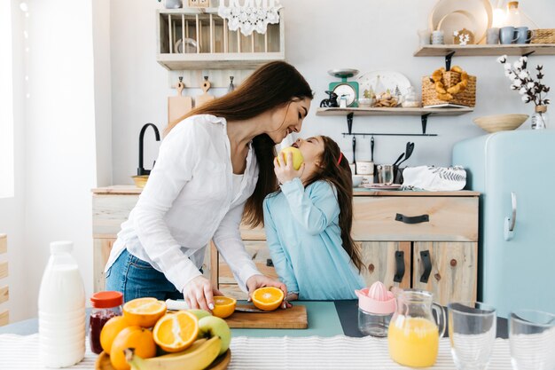 Mãe filha, tendo, pequeno almoço