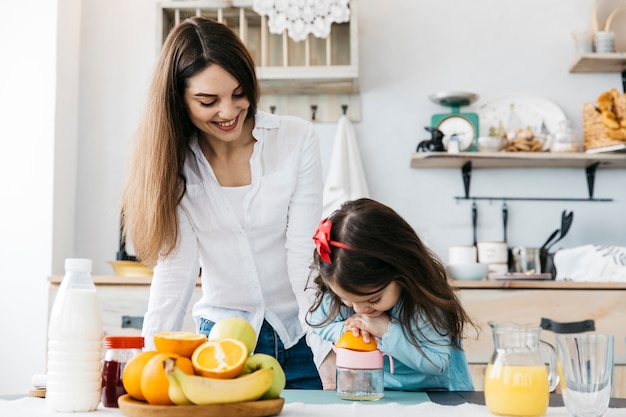 Mãe filha, tendo, pequeno almoço