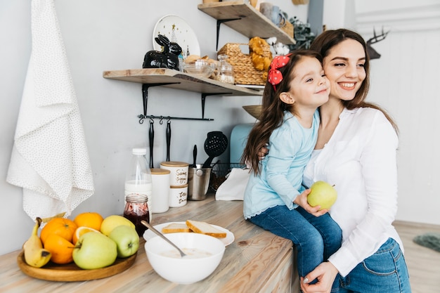 Mãe filha, tendo, pequeno almoço