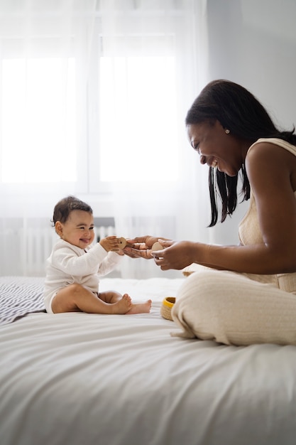 Mãe passando tempo com seu filho amado