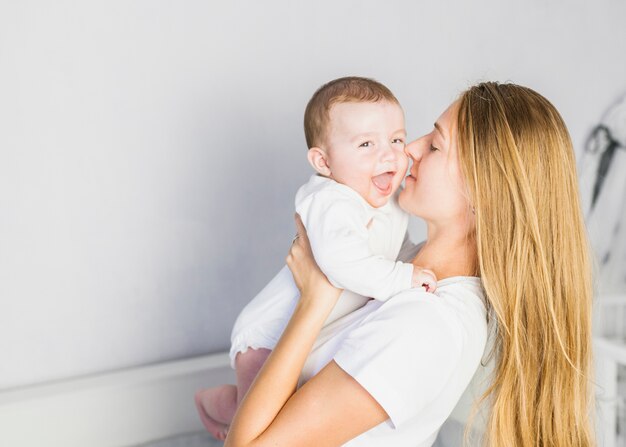 Mãe, tocando, com, dela, bebê