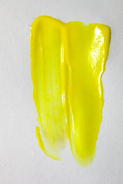 Mancha de tinta amarela