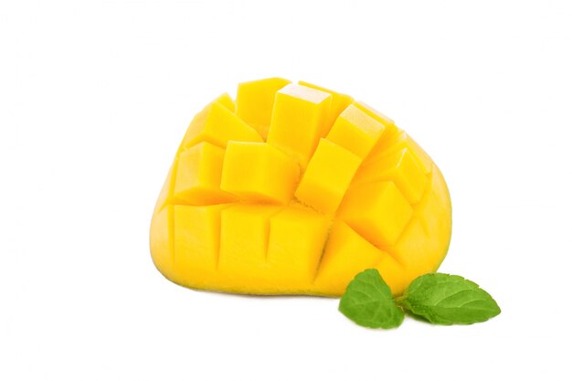 Mango descascadas e cortadas em quadrados