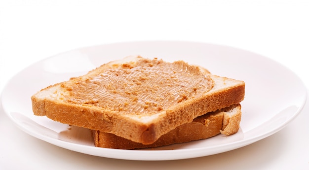 Foto grátis manteiga de amendoim deliciosa em cima da mesa