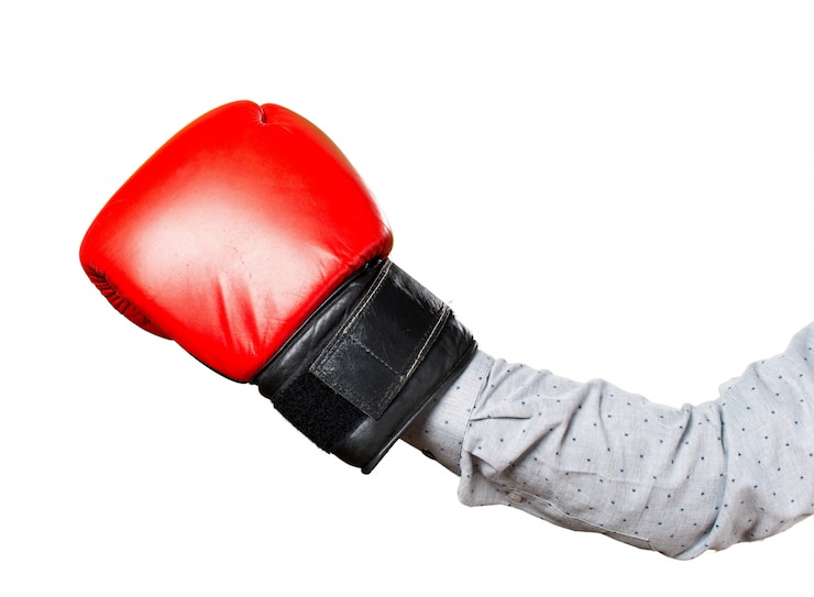 Foto grátis mão de homem com luvas de boxe
