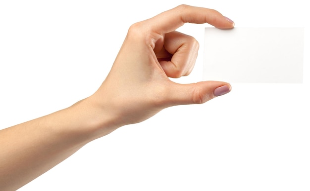 Mão feminina segurando um papel vazio isolado no fundo branco copiar colar imagem ou texto