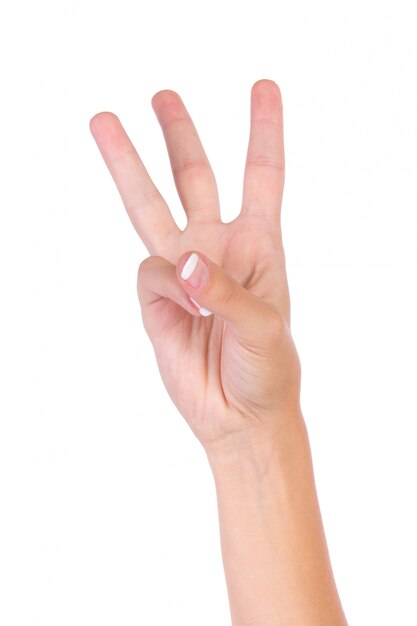 Mão que indica o número três com os dedos