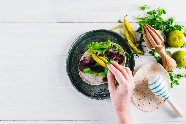 Mãos, preparar, gostosa, comida mexicana