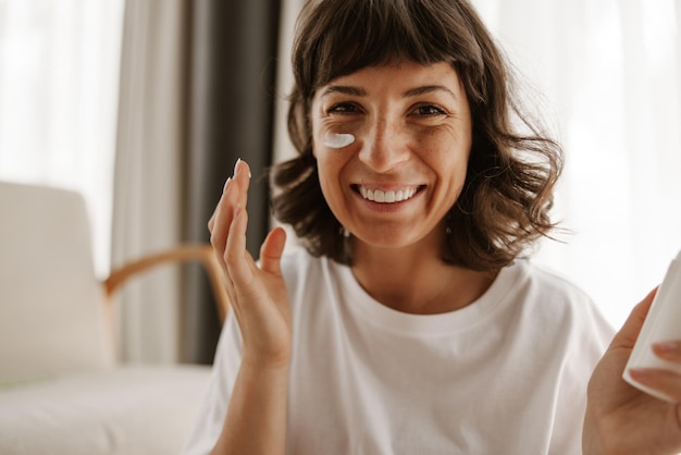 Maquete de cosméticos para produtos femininos para creme de pele