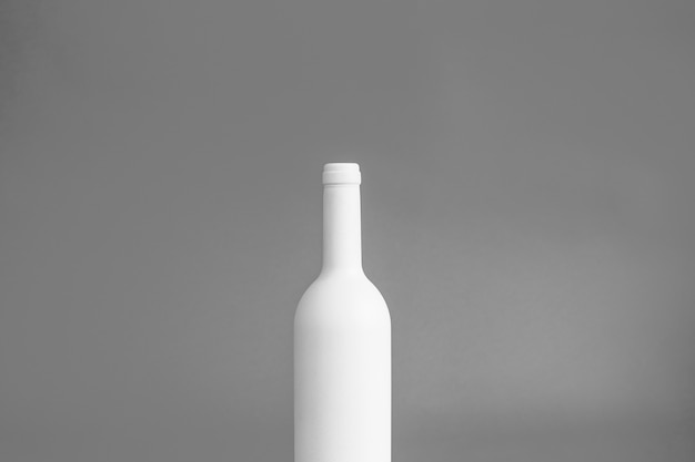Maquete de garrafa branca