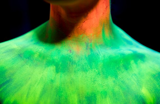 Maquiagem fluorescente colorida de close-up