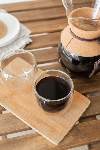 Foto grátis máquina de fazer café na mesa