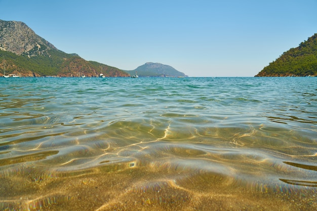 Foto grátis mar mediterrâneo sob o céu azul