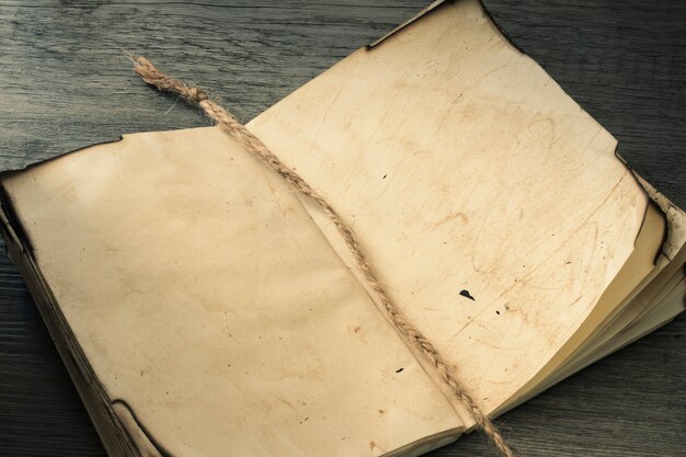 Marcador de linho no caderno antigo