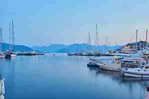 Foto grátis marmaris marina paisagem bela vista do destino turístico da cidade do pôr do sol da cidade de mugla turquia