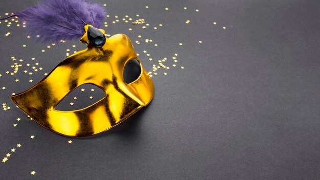Máscara de carnaval de close-up com glitter