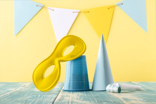 Máscara fofa de carnaval e chapéu de festa