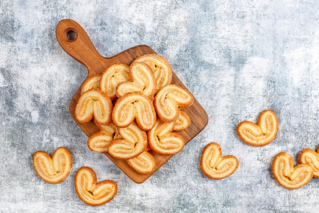 Foto grátis massa folhada doce, biscoitos caseiros palmier.