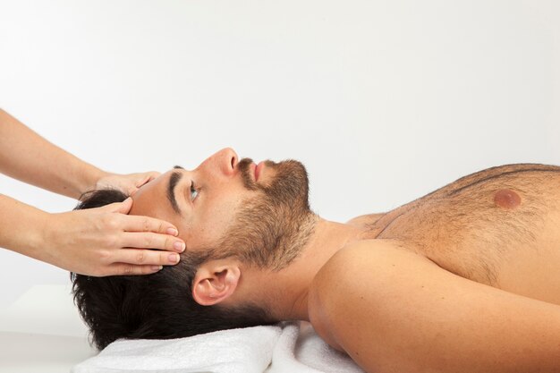 Massagem facial relaxante